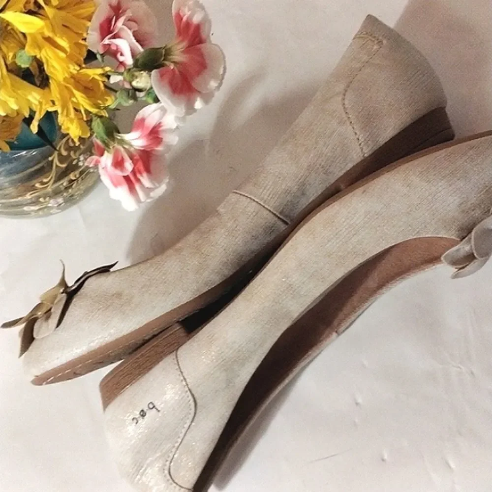 NWOT b.o.c. Fabric Flats With Flower